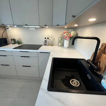 Welcome To A New At Tromoy! Leilighet *