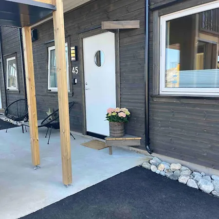 Welcome To A New At Tromoy! Apartamento Arendal