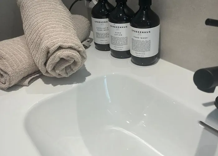 Welcome To A New At Tromoy! דירה *